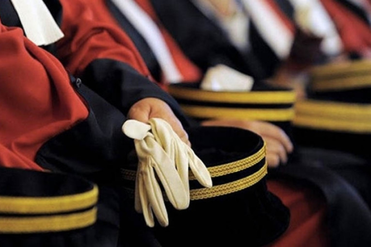 تحجير الإضراب على القضاة بمرسوم رئاسي