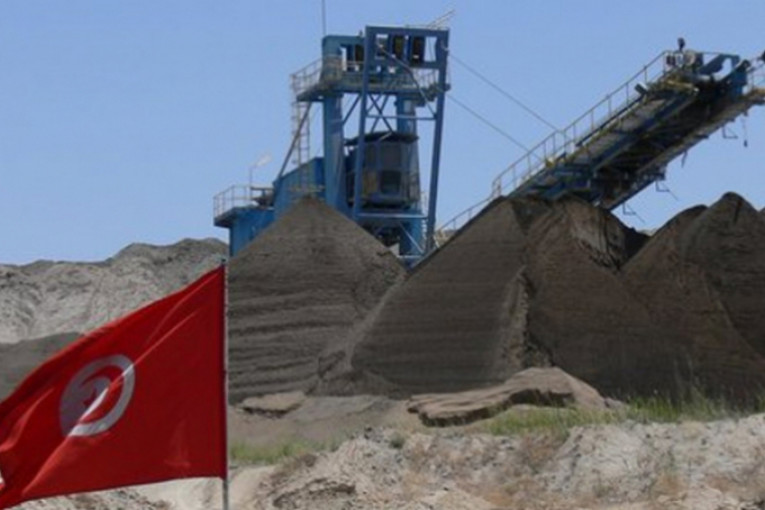 قفصة: إستمرار تعطّل إنتاج الفسفاط ووسقه نحو الحرفاء بكل من الرديف وأم العرائس