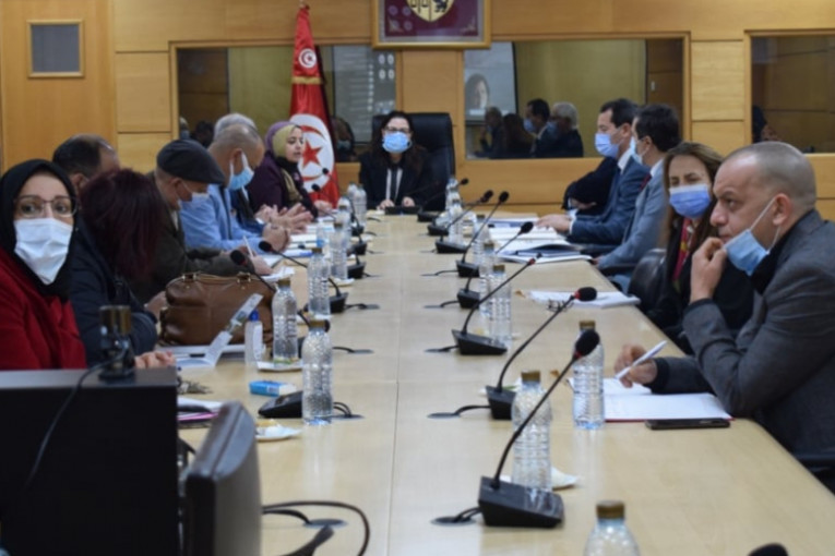 تفاقم العجز التجاري بـ 27%.. وهذه قرارات الاجتماع الاستثنائي