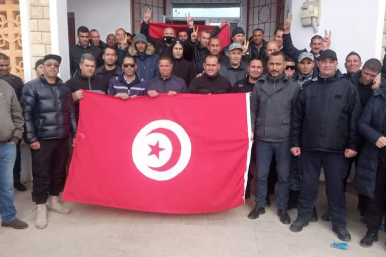 أعوان السجن المدني بالقصرين يحتجّون