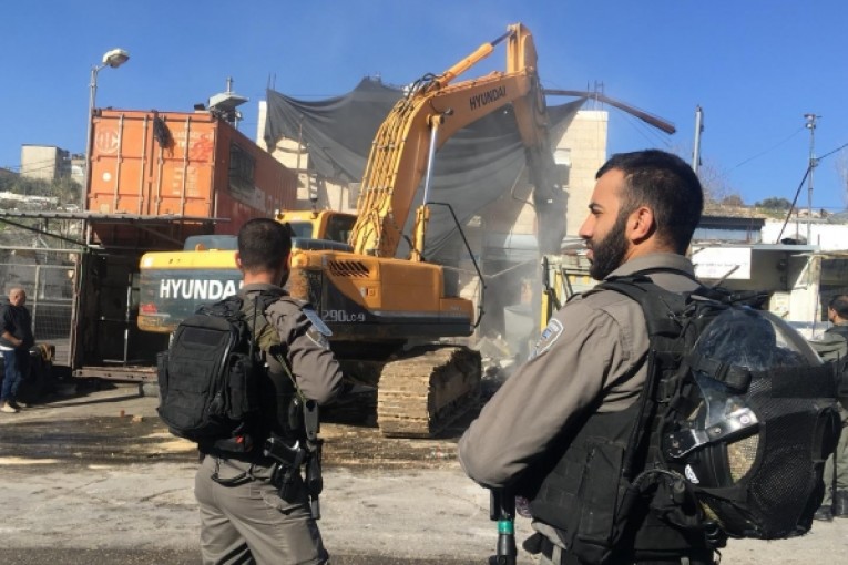 الاحتلال يهدم 34 منشأة في القدس خلال شهر