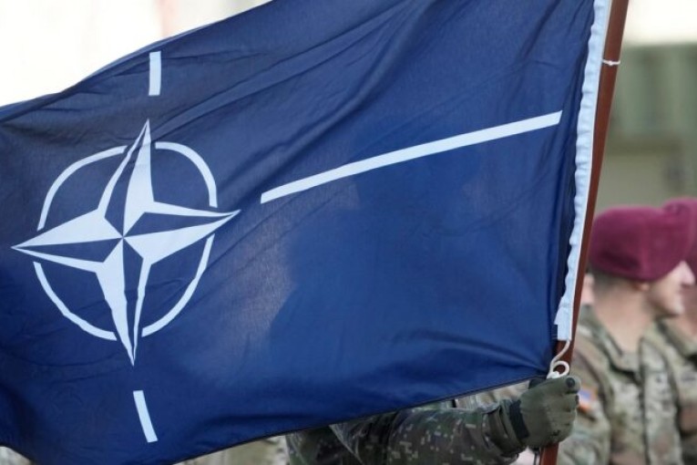 قادة الناتو يعلنون إرسال قوات إضافية إلى شرق أوروبا