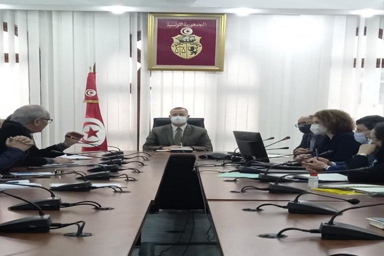 وزير الصحة يؤكد ضرورة تكثيف عمليات التلقيح ضد كورونا