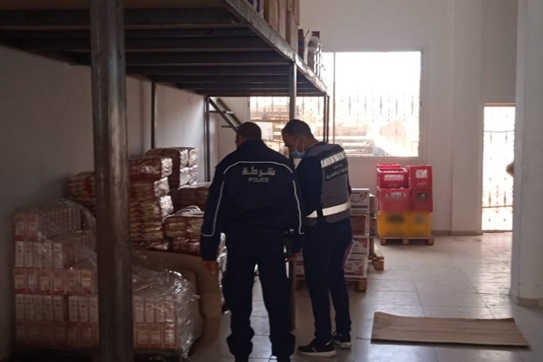 وزارة الداخلية تعلن حجز مواد استهلاكية قيمتها تفوق المليارين وإيقاف 13 شخصا