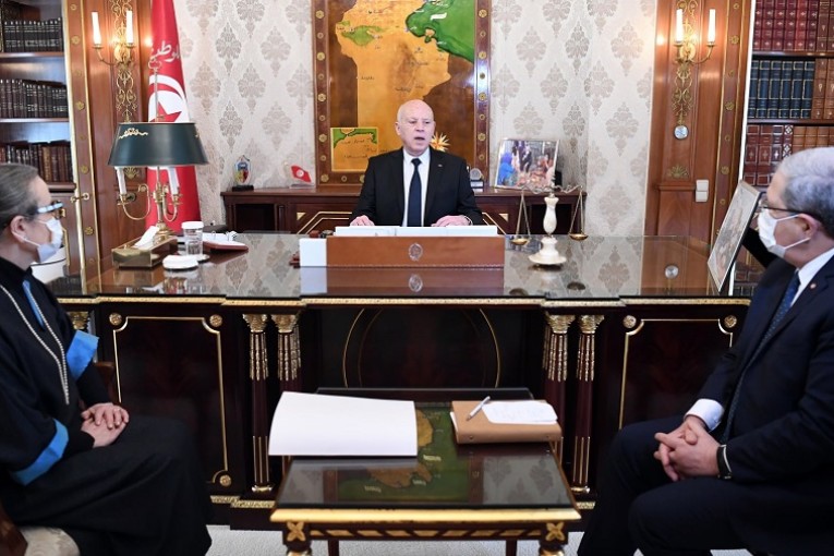 رئيس الجمهورية يشدد على ضرورة توفير كل الظروف للتونسيين العالقين في أوكرانيا ومساعدة الراغبين منهم على العودة