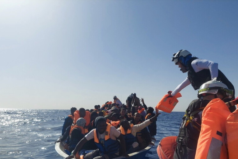 صفاقس: إنقاذ 163 مهاجرا غير شرعي من الغرق