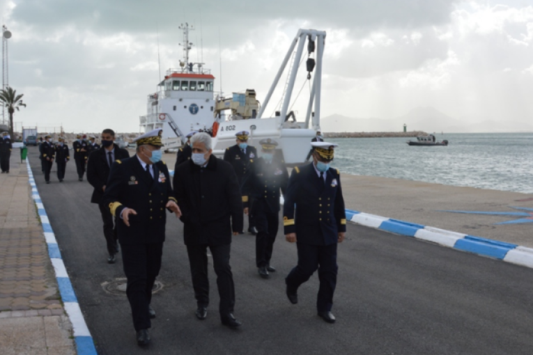 وزير الدفاع يطلع على مهام الهياكل العسكرية بالقاعدة البحرية بحلق الوادي