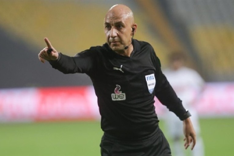 المصري محمد عادل يدير لقاء شباب بلوزداد الجزائري و الترجي الرياضي‎‎