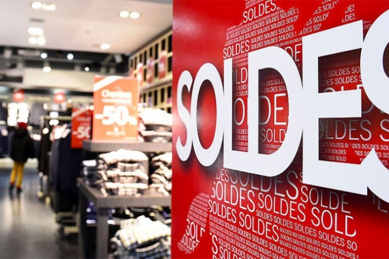 رئيس غرفة الملابس الجاهزة: ‘عودة مهرجان تونس للتسوق ونطالب بتقنين البيع عبر الانترنات’