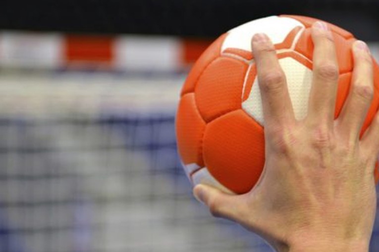 المنتخب الوطني للوسطيات لكرة اليد يشارك في البطولة الافريقية في غينيا