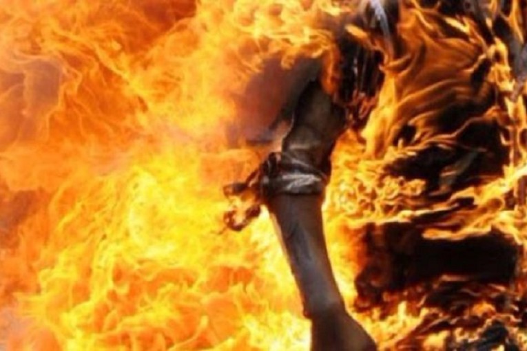 طبرقة: شاب يُضرم النار في جسده