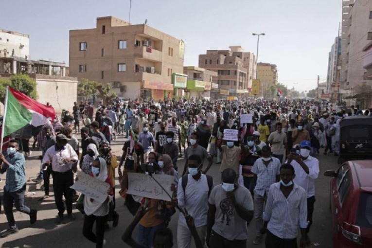 فرنسا تعتزم مساعدة الإمارات لتأمين أجوائها من هجمات الحوثيين