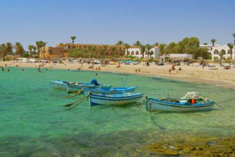 جرجيس: عاصمة رملية تتسبب في ارتفاع منسوب مياه البحر وتتلف معدات البحارة