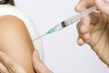 عضو اللجنة العلمية: تكوين خلية صلب وزارة الصحة لإقناع المواطنين بالتطعيم