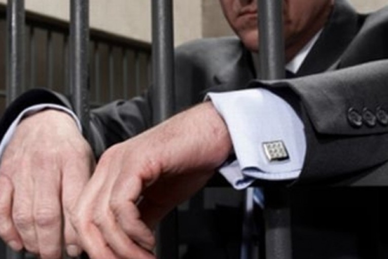 سيدي بوزيد : الاحتفاظ بمدير فضاء تجاري بتهمة الاحتكار وإخفاء بضاعة مدعمة