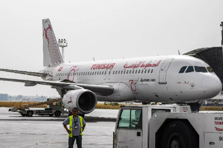 طائرة تتجه مساء اليوم إلى رومانيا لإجلاء 90 تونسيا مقيمين في أوكرانيا