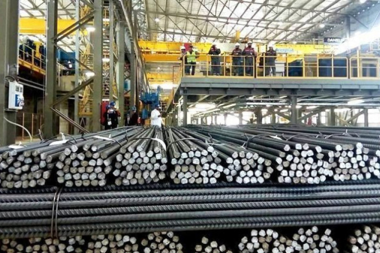 الجزائر تشرع في تصدير الحديد لتونس
