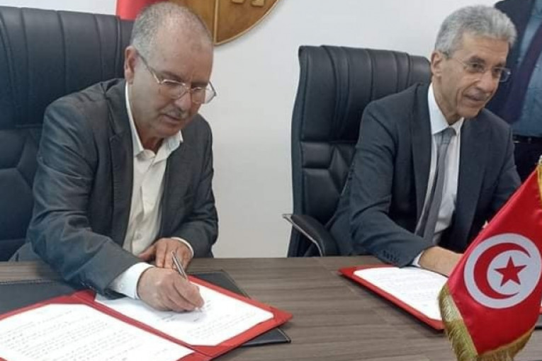 إمضاء محضر اتفاق النظام الأساسي الخاصّ بأعوان معهد الإحصاء