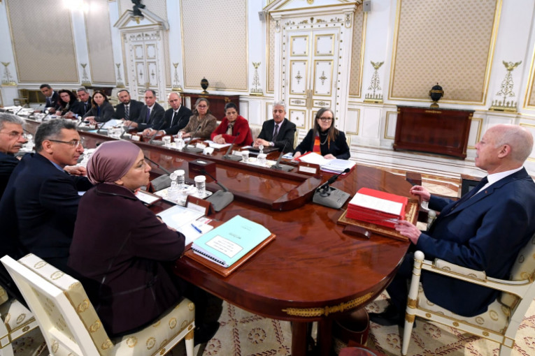 مجلس الوزراء يُصادق على مشاريع مراسيم وأوامر رئاسية