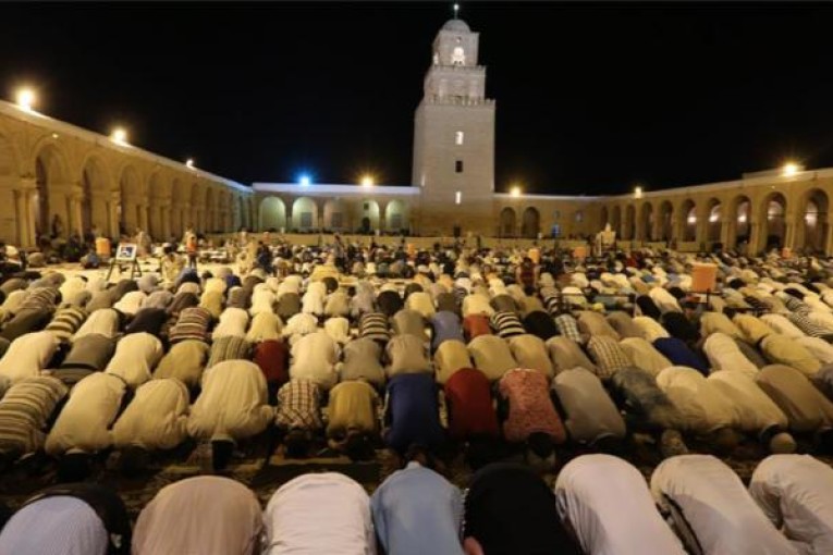 وزير الشؤون الدينية: ‘صلاة التراويح قد تُقام دون إجراءات التوقي من كورونا’