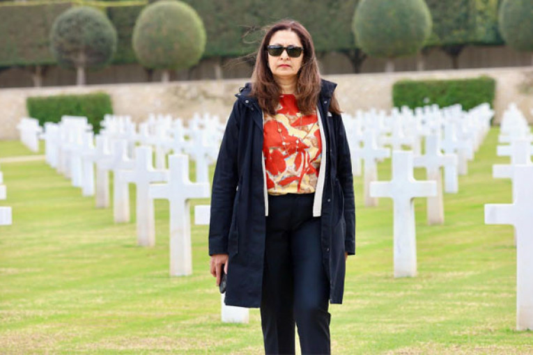 مساعدة وزيرة الخارجية الأمريكية تتحول إلى مقبرة جنود بلادها بتونس