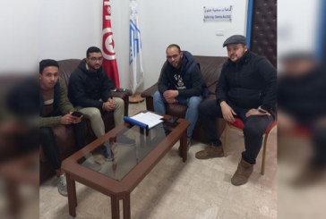 مهندس تونسي يطرد من عمله بسبب رفضه شراء التفاح لمشغله.. وعمادة المهندسين توضح