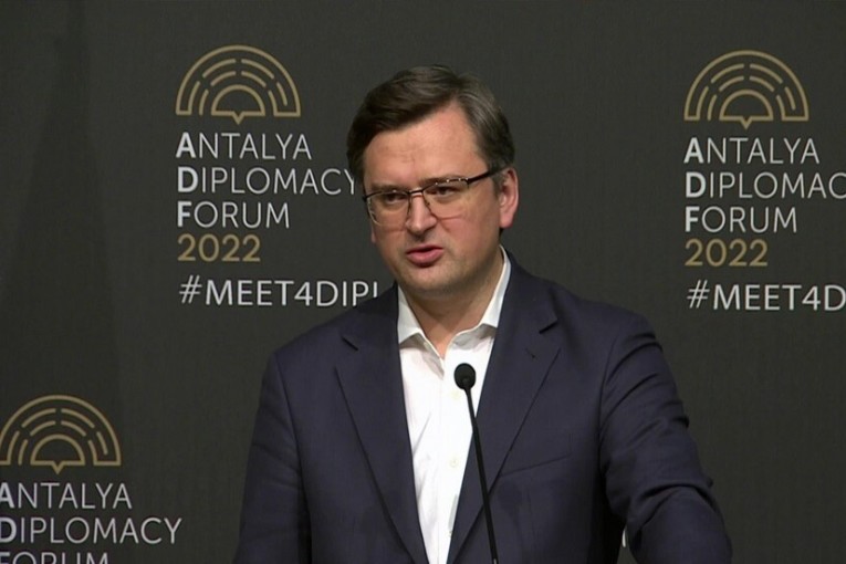 كييف تدعو بكين إلى لعب “دور مهم” لإيجاد حل للوضع في أوكرانيا