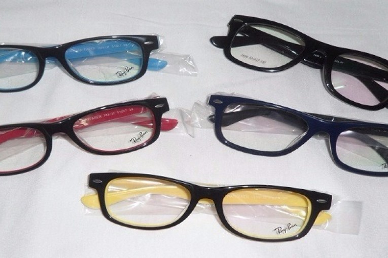 مركز الطب المدرسي والجامعي بمنوبة: توزيع نظارات طبية لفائدة 100 تلميذ