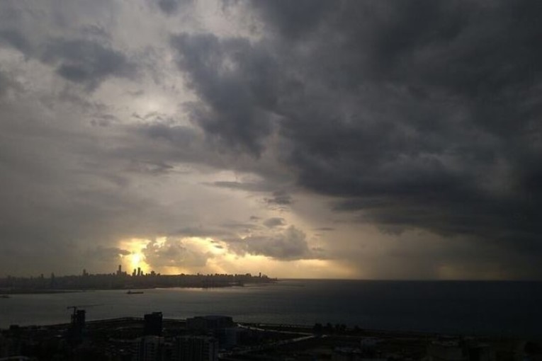 طقس متقلب هذه الليلة وممطر صباح غد السبت على اغلب الولايات