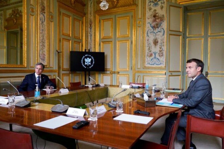 وزير الخارجية الأمريكي يلتقي ماكرون في باريس مساء الثلاثاء