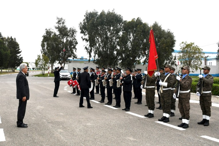 وزير الدفاع يؤدي زيارة عمل إلى القاعدة الجوية بسيدي أحمد ببنزرت