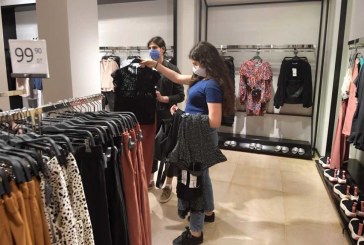 المحلات التجارية تفتح أبوابها بعد الإفطار