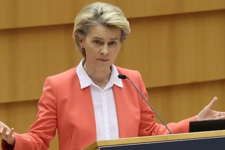 رئيسة المفوضية الأوربية تتجه نحو العاصمة الأوكرانية للقاء زيلنسكي