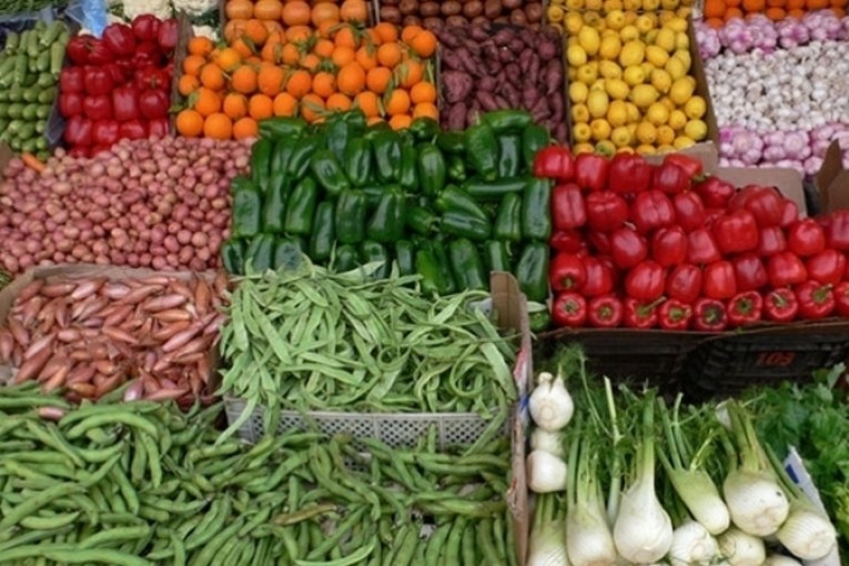 وزارة التجارة تتحدّث عن تراجع في أسعار الفلفل والطماطم واستقرار في أسعار اللحوم البيضاء