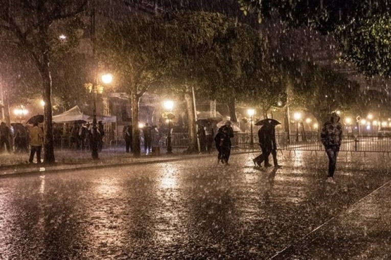 الليلة: طقس بارد مع أمطار أحيانا غزيرة