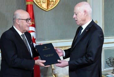 خلال لقائه بمحافظ البنك المركزي: سعيّد يبحث الوضع الاقتصادي والنقدي في تونس