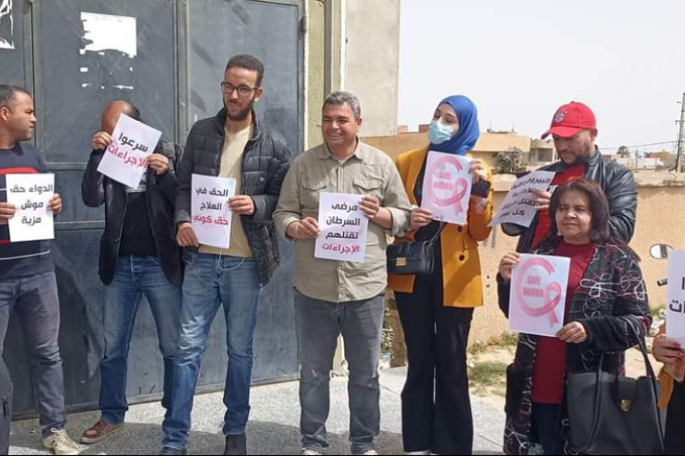القصرين: وقفة احتجاجية أمام ‘الكنام” للمطالبة بعلاج مريضة بالسّرطان