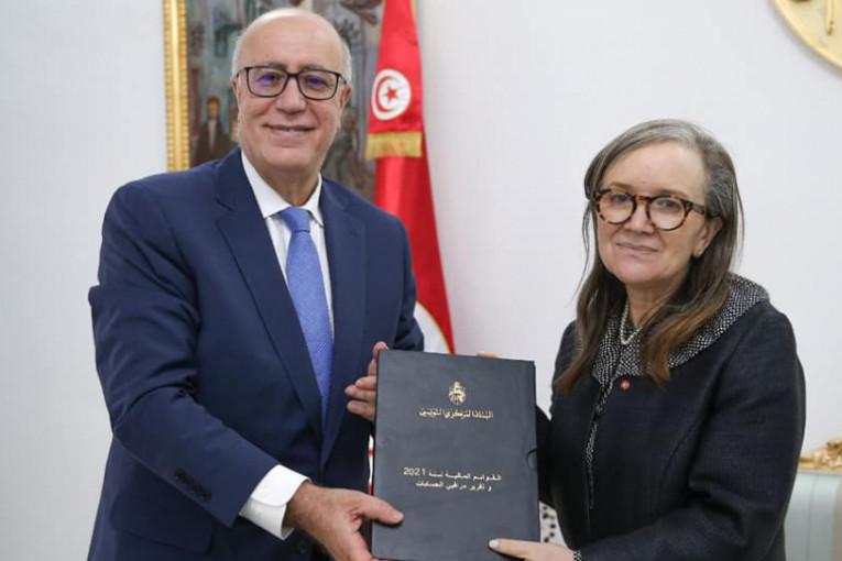 رئيسة الحكومة تتسلّم القوائم المالية للبنك المركزي لسنة 2021 وتقرير مراقبي الحسابات