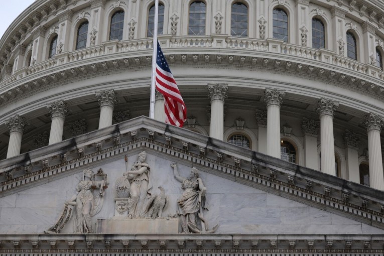 بيانات سلبية عن أداء أكبر اقتصاد في العالم