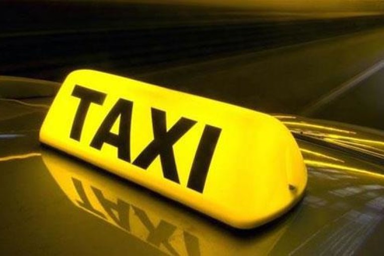 أصحاب التاكسي السياحي يطالبون بإلغاء الزيادة في المحروقات