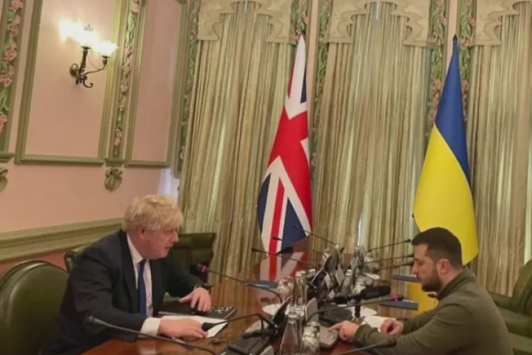 رئيس وزراء بريطانيا يلتقي زيلينسكي في كييف