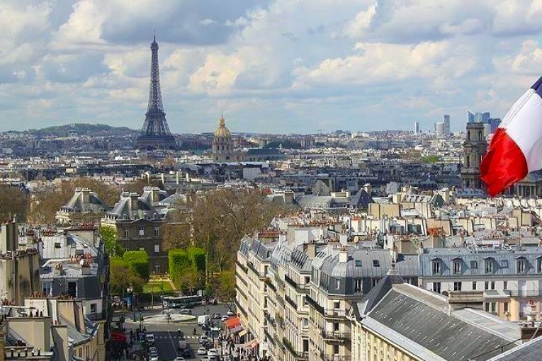 فرنسا:صمت انتخابي عشية خيار حاسم بالانتخابات الرئاسية