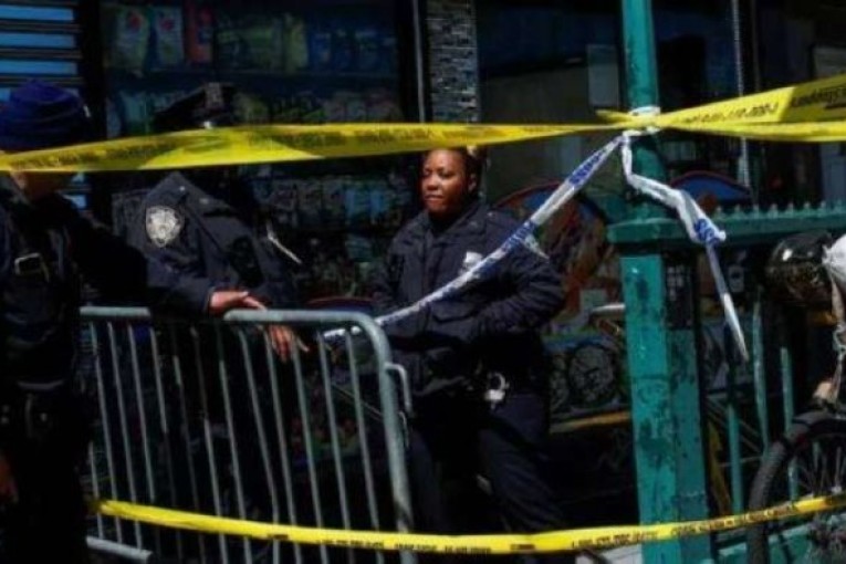 بعد أيام من فاجعة أولى : طعن امرأة بمترو أنفاق نيويورك