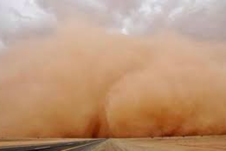 قبلي: رياح رملية قوية تتسبّب في عزل معتمدية رجيم معتوق