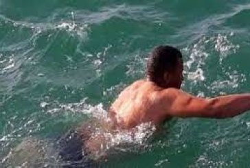 سبّاح ينجح في تقويم الحاجز المائي لتفادي تسرّب “القازوال” من الباخرة المنكوبة