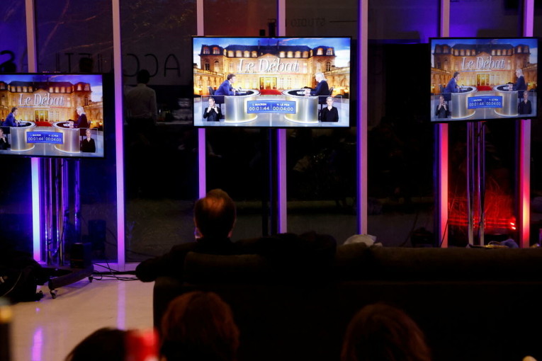 القدرة الشرائية والمسائل الدولية يثيران نقاشا محتدما خلال مناظرة ماكرون ولوبان