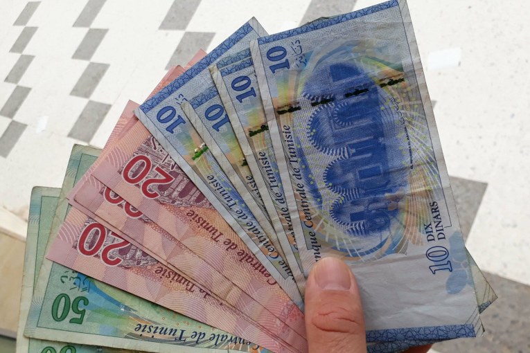 صدور الملاحق التعديلية الخاصة بالزيادة في اجور عمال القطاع الخاص في هذه القطاعات