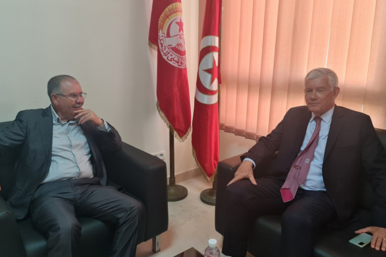 نور الدين الطبوبي يلتقي السفير الفرنسي