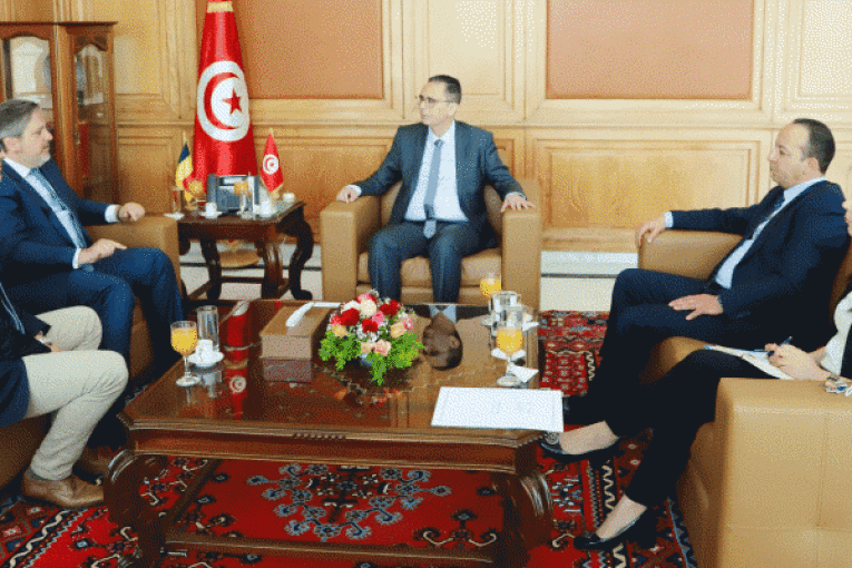 وزير أملاك الدولة يلتقي سفير بلجيكيا بتونس