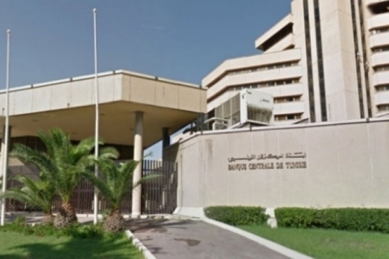 انخفاض حاد للدينار أمام الدولار